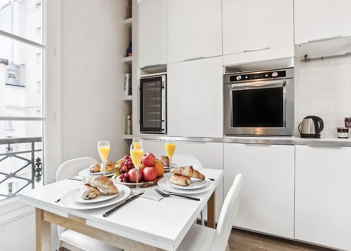 Apartment Bnbnova - Eiffel Tower & Champ De Mars - 1br Paris
